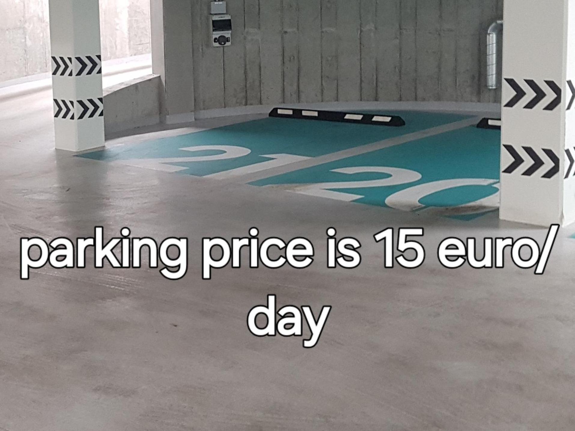 Happy Inn Emporia, Self Chek-In, Parking In The Underground Garage VNO Dış mekan fotoğraf
